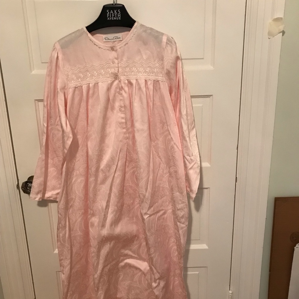 Oscar de la Renta Nightgown Pink Lace Buttons. Vintage